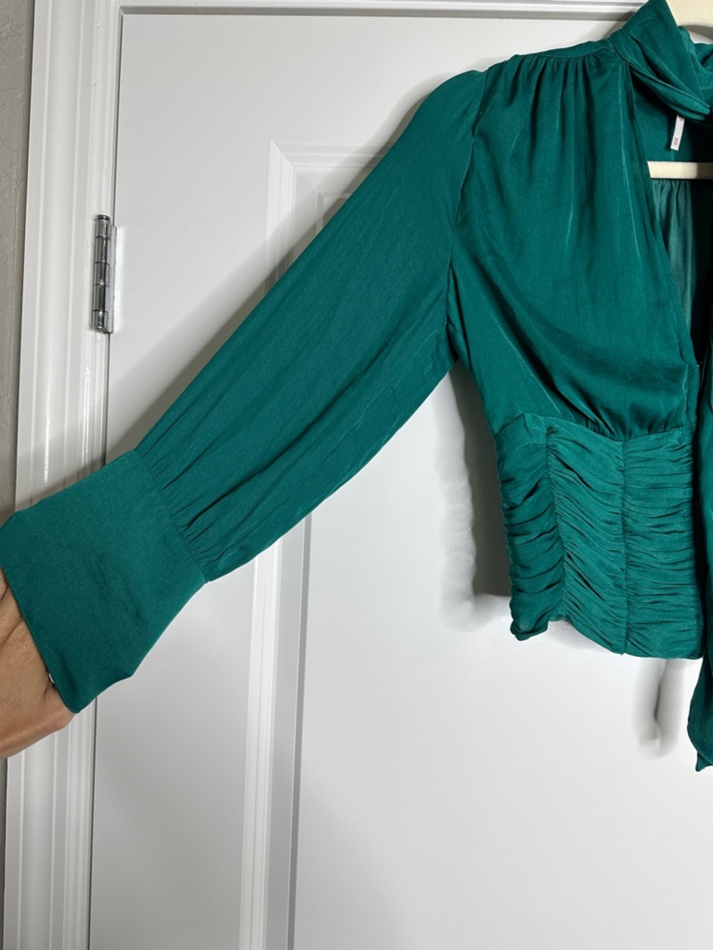 Free People Women’s Green Meet Me There Crop button front Long Sleeve Blouse - Picture 5 of 10